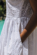 Load image into Gallery viewer, MARYLIN WHITE ANGLAISE